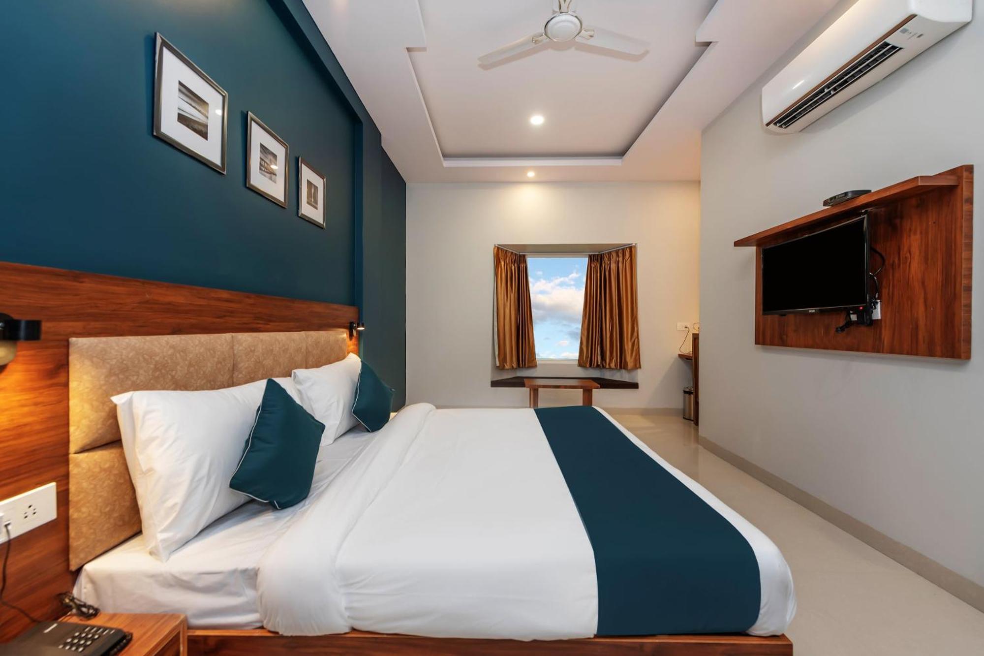 Hotel O Earth Villa Near Bestech Central Square Mall 구르가온 외부 사진