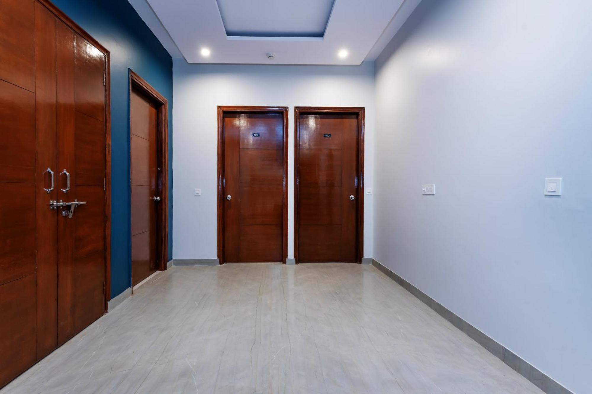 Hotel O Earth Villa Near Bestech Central Square Mall 구르가온 외부 사진